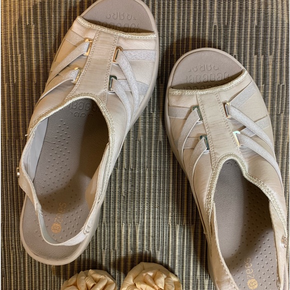 Bezees Firefly Open-Toe Wedge Sandal. Size 10M. Color Sand Samba. - Picture 7 of 11